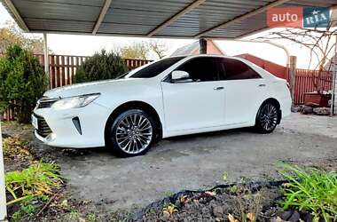Седан Toyota Camry 2015 в Кременчуге