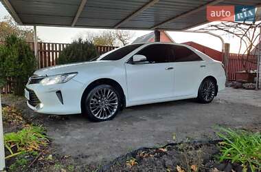Седан Toyota Camry 2015 в Кременчуге