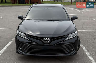 Седан Toyota Camry 2019 в Киеве