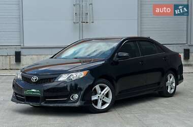 Седан Toyota Camry 2013 в Києві