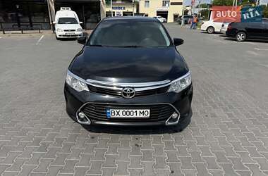 Седан Toyota Camry 2017 в Хмельницком