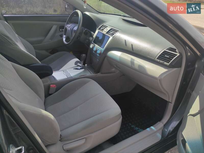 Седан Toyota Camry 2010 в Харкові