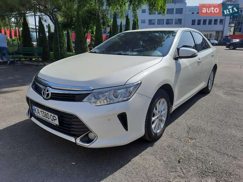 Седан Toyota Camry 2017 в Києві