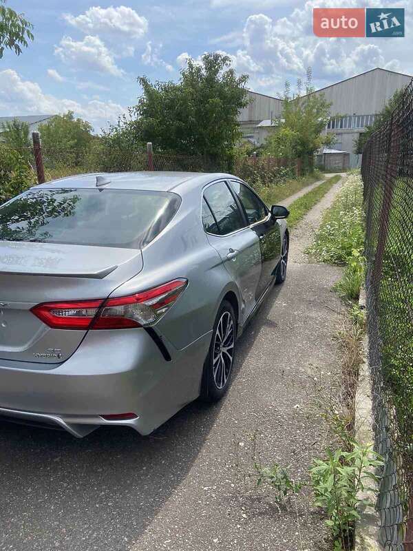 Седан Toyota Camry 2018 в Львове