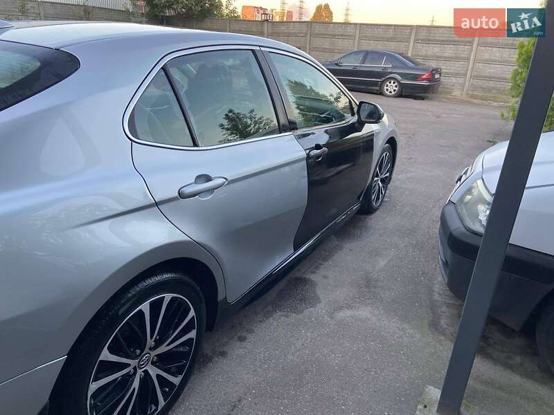 Седан Toyota Camry 2018 в Львове