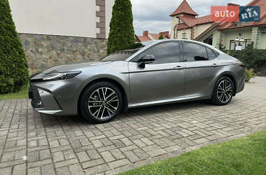 Седан Toyota Camry 2024 в 
