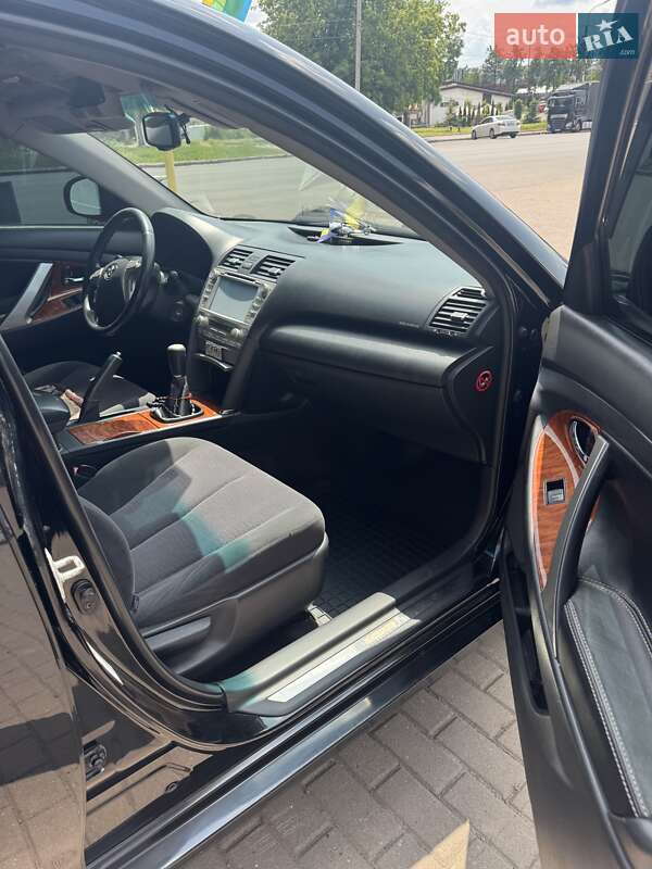Седан Toyota Camry 2011 в Рівному фото 12 Седан Toyota Camry 2011 в Рівному