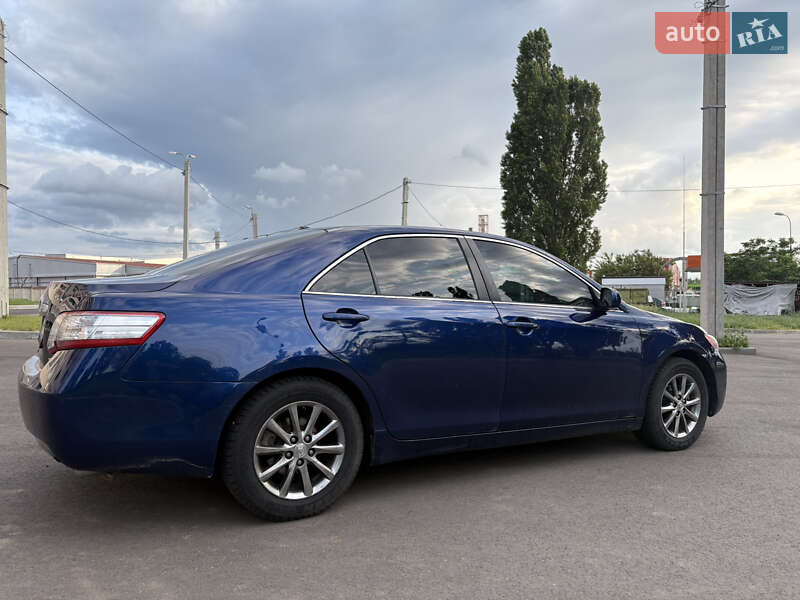 Седан Toyota Camry 2010 в Харькове