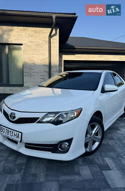 Седан Toyota Camry 2014 в Тернополі