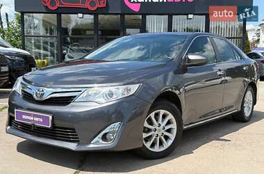 Седан Toyota Camry 2013 в Киеве