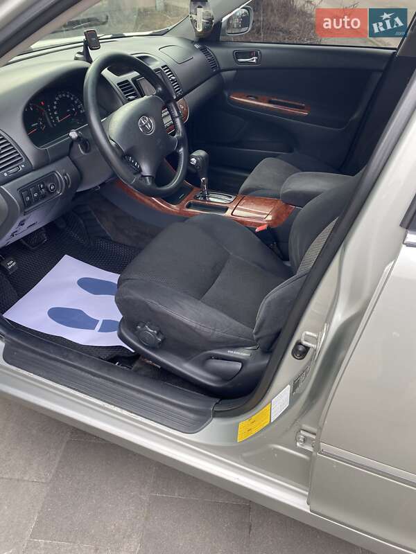 Седан Toyota Camry 2004 в Ірпені