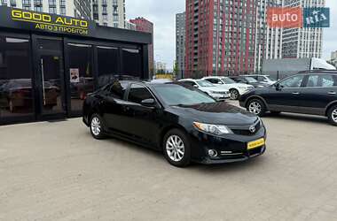 Седан Toyota Camry 2013 в Киеве