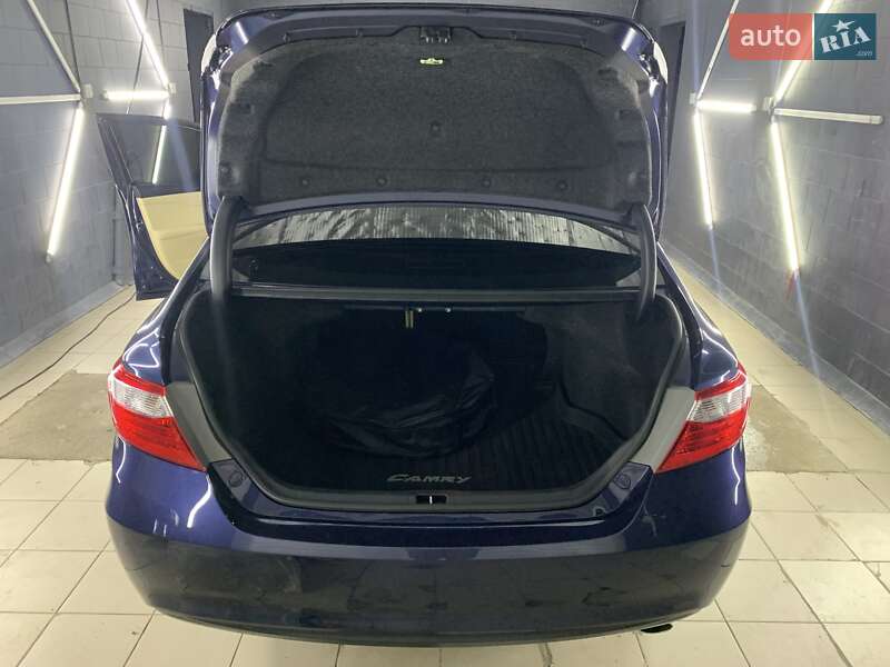 Седан Toyota Camry 2017 в Києві