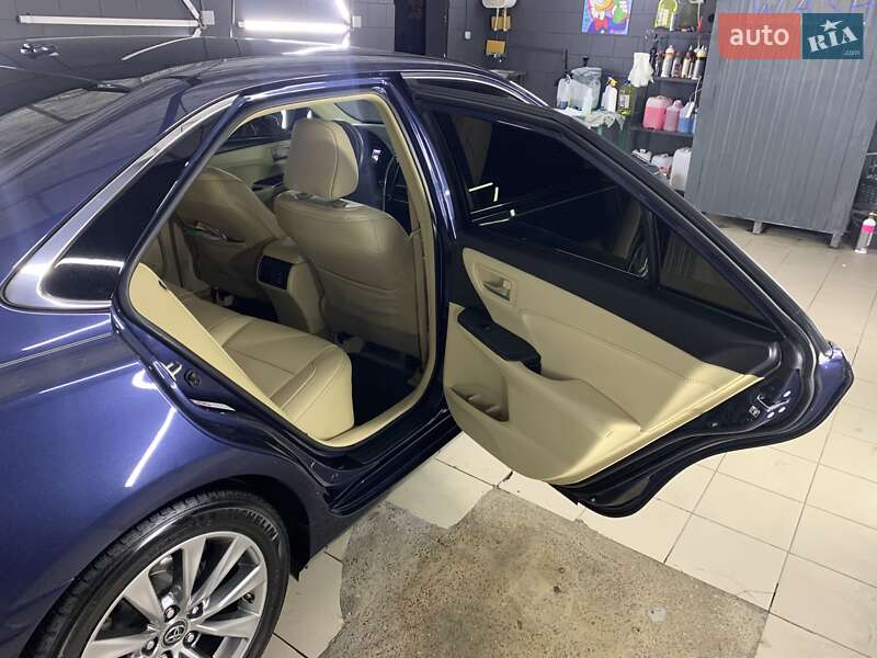 Седан Toyota Camry 2017 в Києві