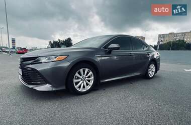 Седан Toyota Camry 2018 в Полтаве