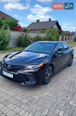 Седан Toyota Camry 2017 в Ровно