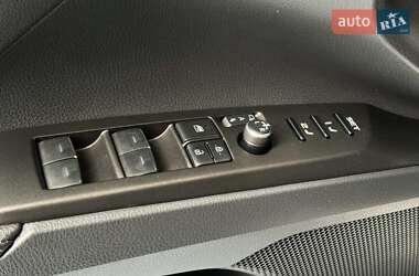 Седан Toyota Camry 2023 в 