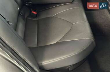 Седан Toyota Camry 2023 в 