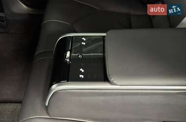 Седан Toyota Camry 2023 в 