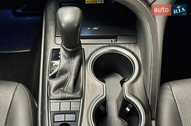 Седан Toyota Camry 2023 в 