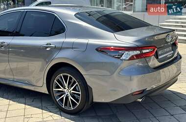 Седан Toyota Camry 2023 в 