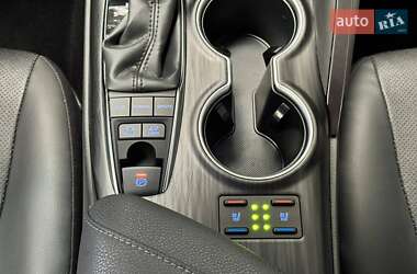 Седан Toyota Camry 2023 в 