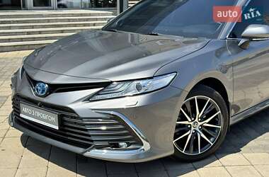 Седан Toyota Camry 2023 в 