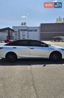 Седан Toyota Camry 2015 в Киеве