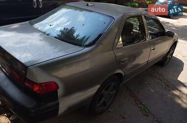 Седан Toyota Camry 2000 в Запорожье