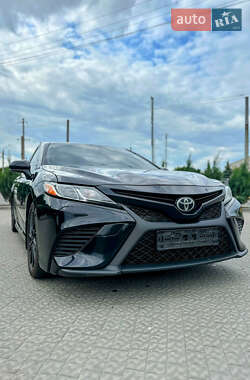 Седан Toyota Camry 2017 в Полтаві