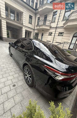 Седан Toyota Camry 2021 в 