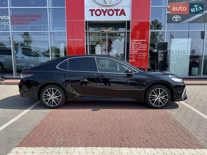 Седан Toyota Camry 2024 в Вінниці