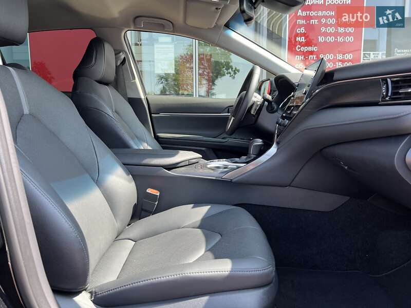 Седан Toyota Camry 2024 в Вінниці