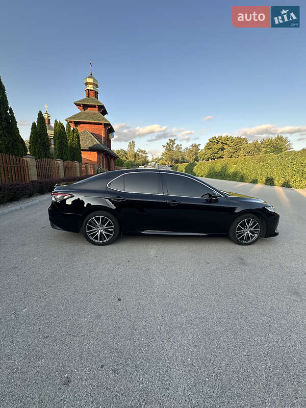 Седан Toyota Camry 2021 в 