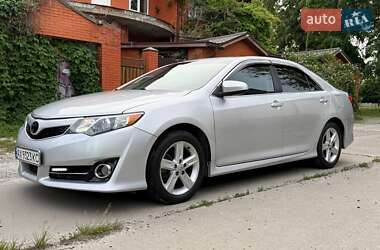 Седан Toyota Camry 2014 в Харкові