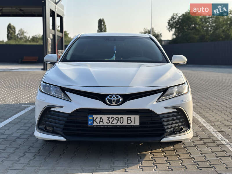Toyota Camry 2021