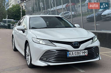 Седан Toyota Camry 2020 в Киеве
