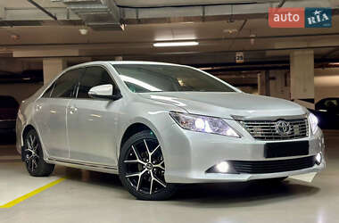 Седан Toyota Camry 2011 в Киеве