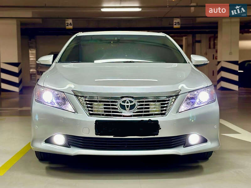Седан Toyota Camry 2011 в Киеве