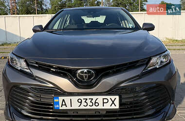 Седан Toyota Camry 2019 в Киеве