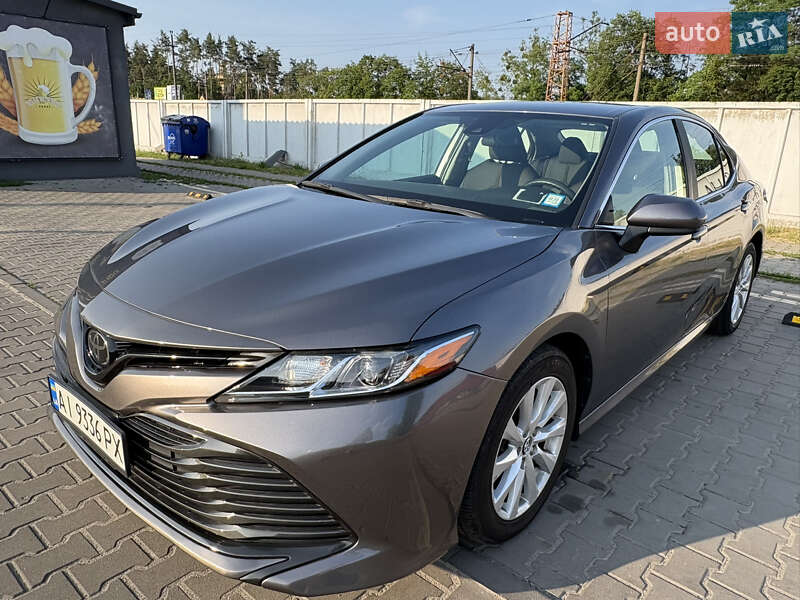 Седан Toyota Camry 2019 в Киеве