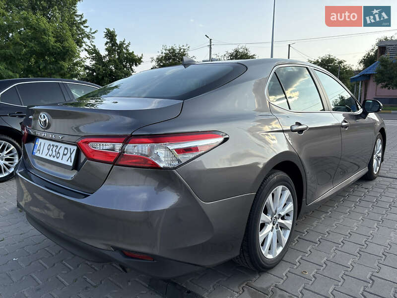 Седан Toyota Camry 2019 в Киеве