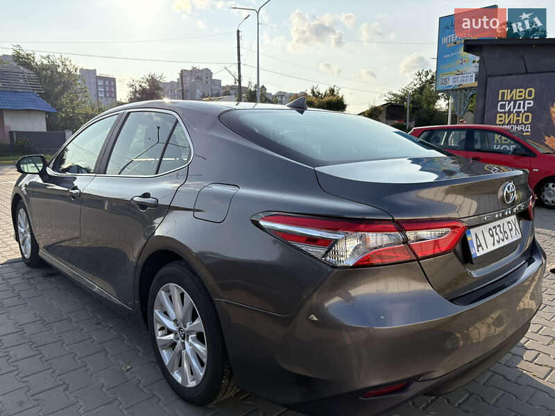 Седан Toyota Camry 2019 в Киеве