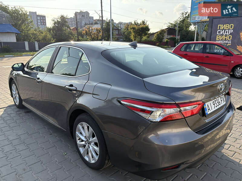 Седан Toyota Camry 2019 в Киеве