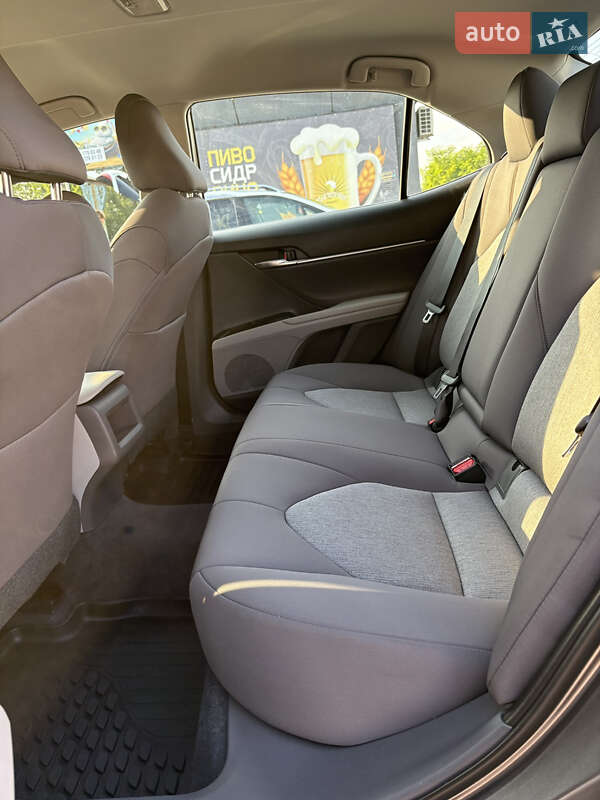 Седан Toyota Camry 2019 в Киеве