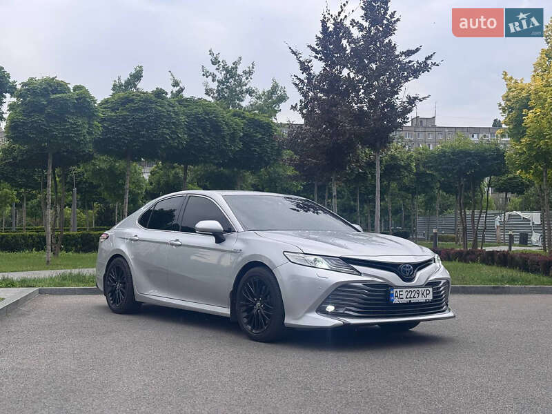 Toyota Camry 2019
