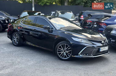 Седан Toyota Camry 2021 в Киеве