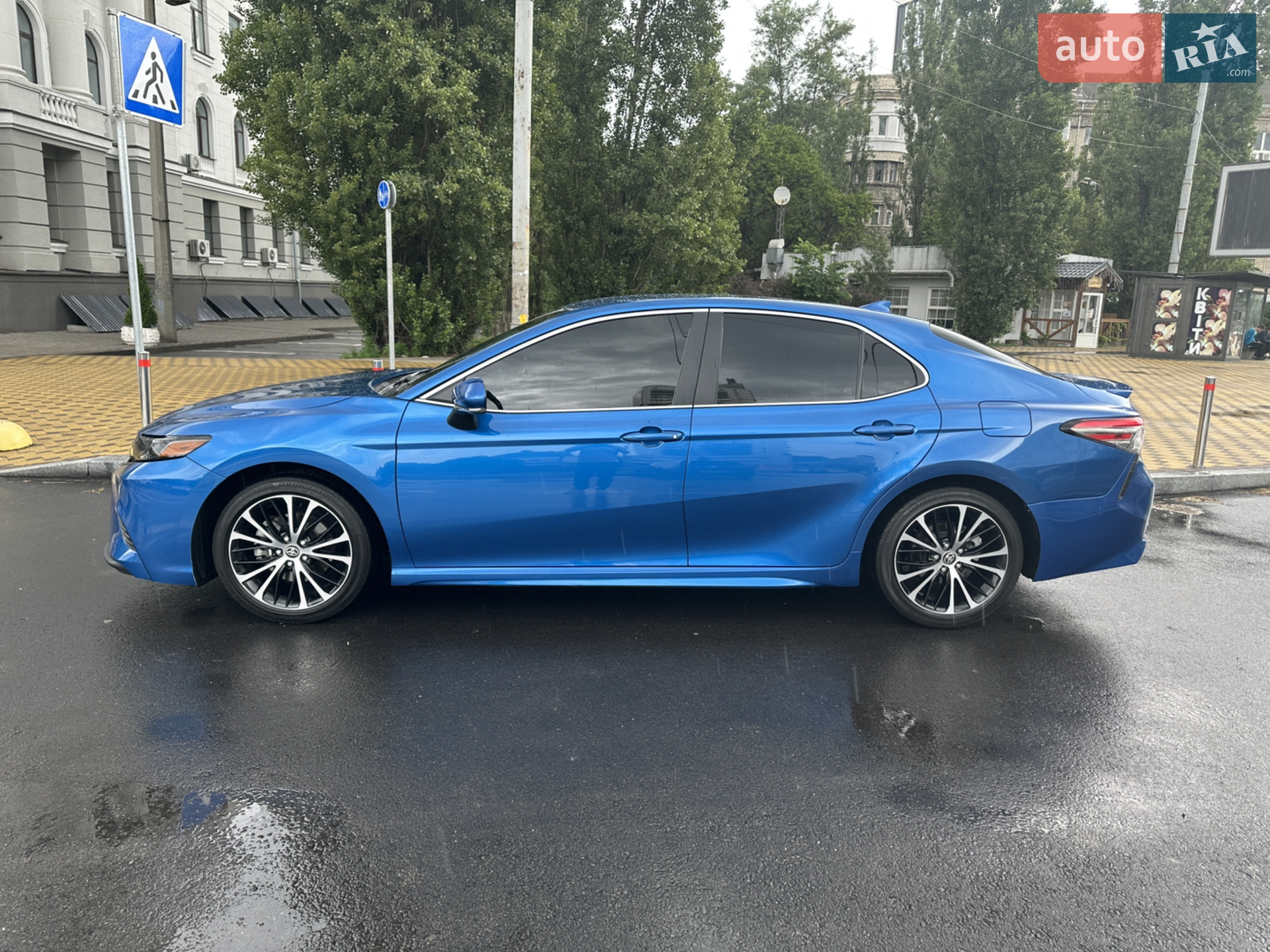 2020 Toyota Camry - мініатюра 3