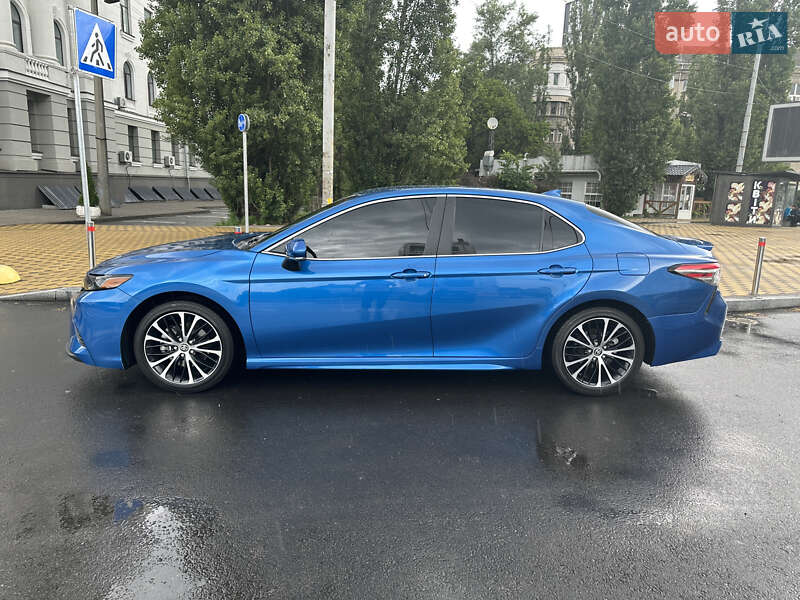 Седан Toyota Camry 2020 в Києві