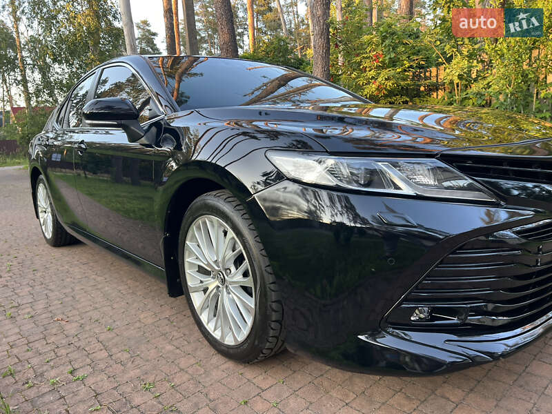 Седан Toyota Camry 2017 в Києві